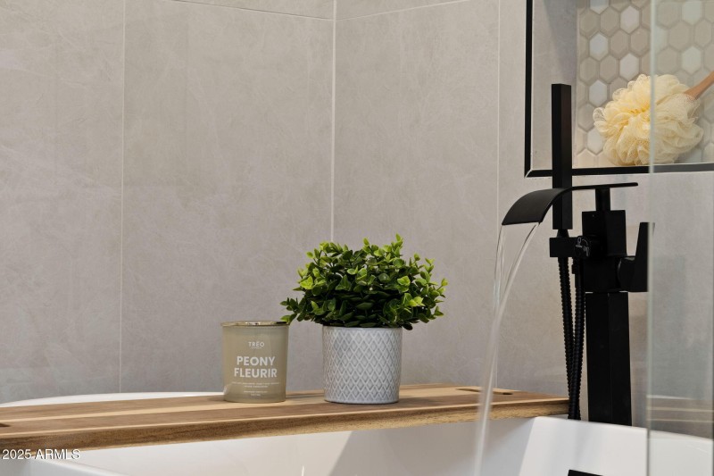 56-web-or-mls-15034-n-54th-st