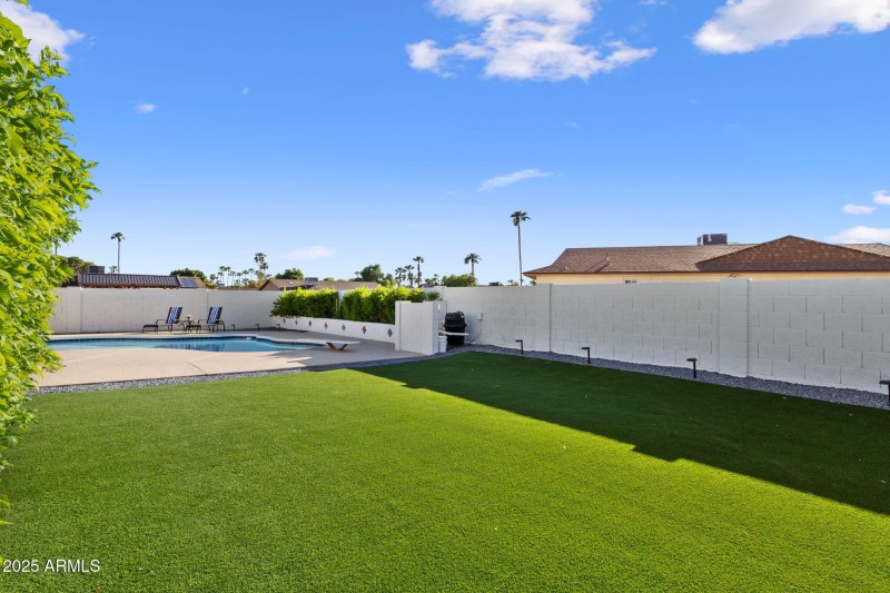 92-web-or-mls-15034-n-54th-st