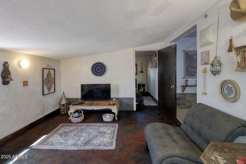 082028-4911East Bevers Street