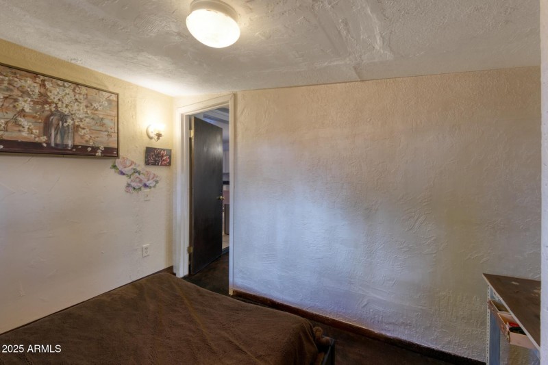 082073-4911East Bevers Street