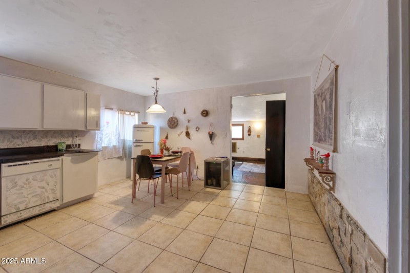 082088-4911East Bevers Street