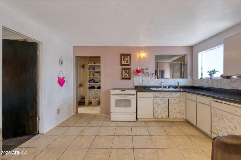 082113-4911East Bevers Street