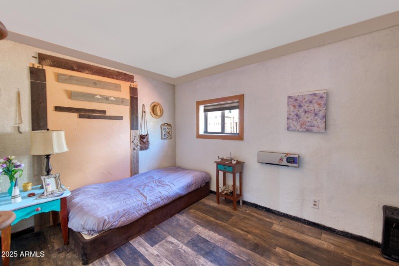 082118-4911East Bevers Street