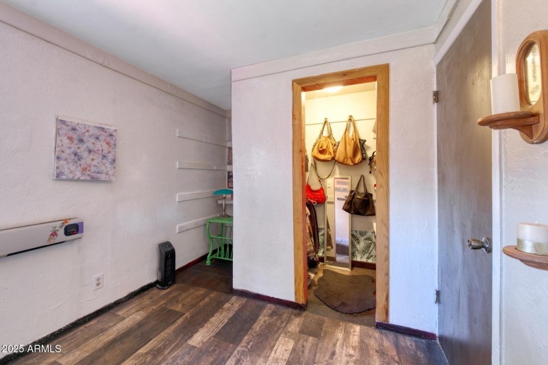 082123-4911East Bevers Street