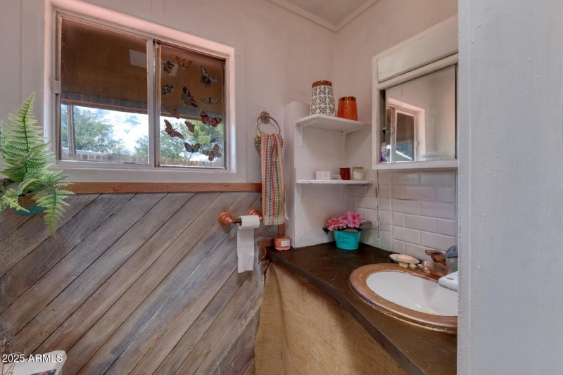 082173-4911East Bevers Street