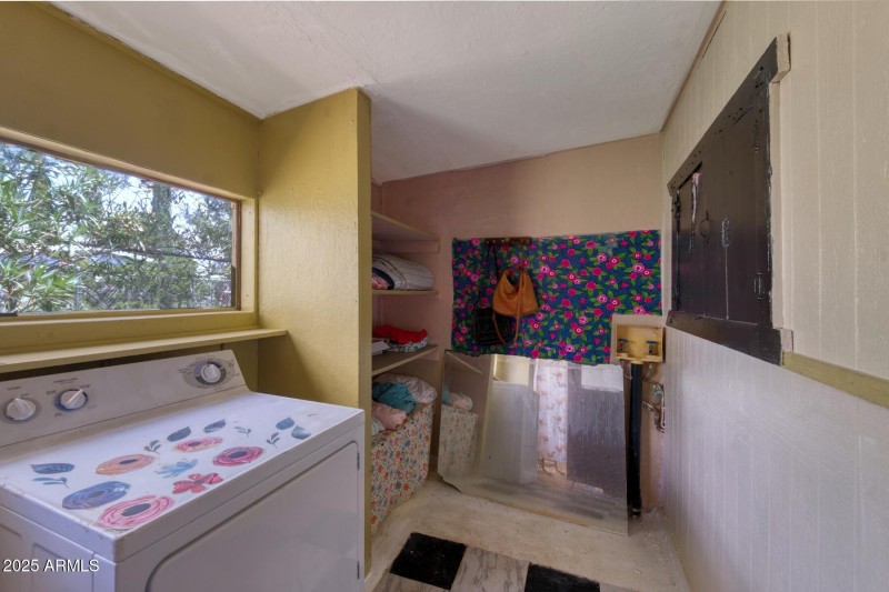 082188-4911East Bevers Street