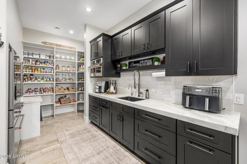Butlers Pantry/Secondary Cooking Space