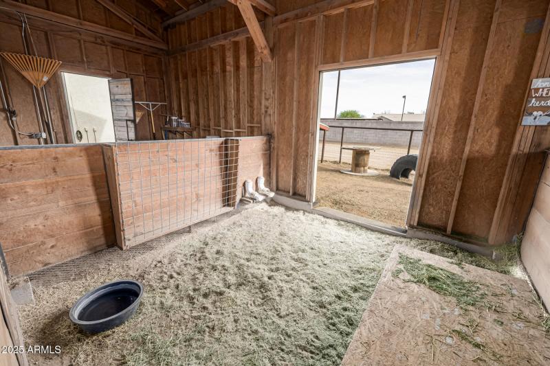 Barn Stall & Turnout