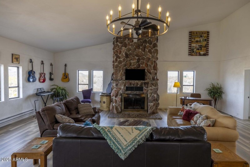 277thAve-Livingroomfunished