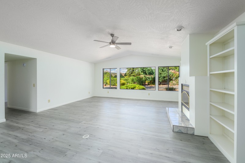 161 Starlite Drive-12