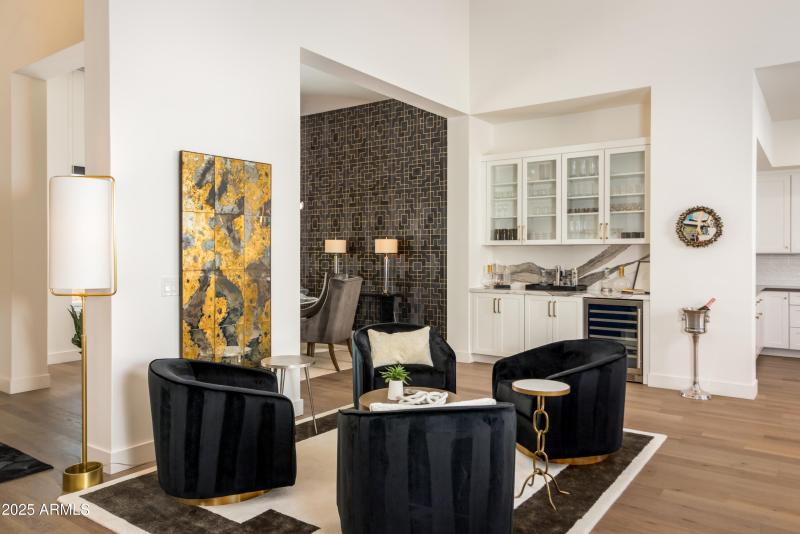 10 W Frier Dr (3).jpg-FULL