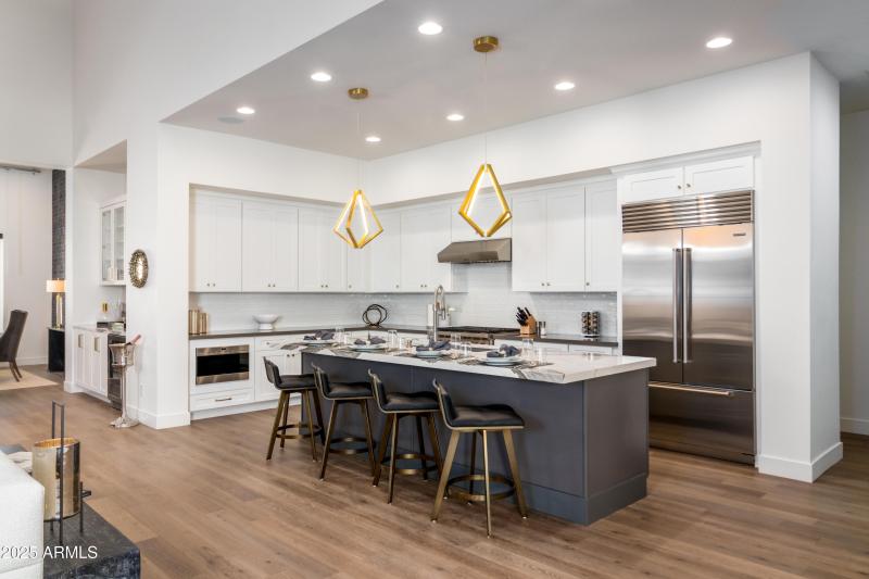 10 W Frier Dr (11).jpg-FULL