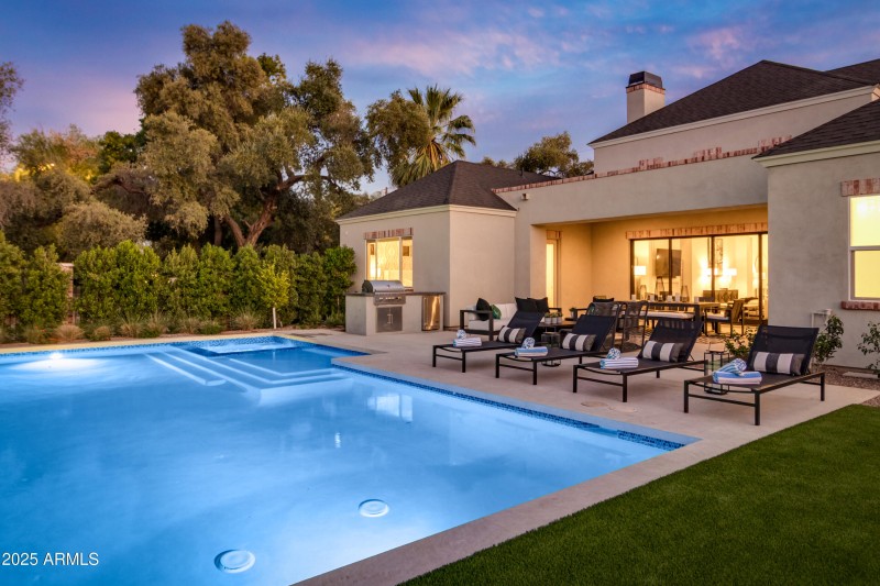 10 W Frier Dr (36).jpg-FULL