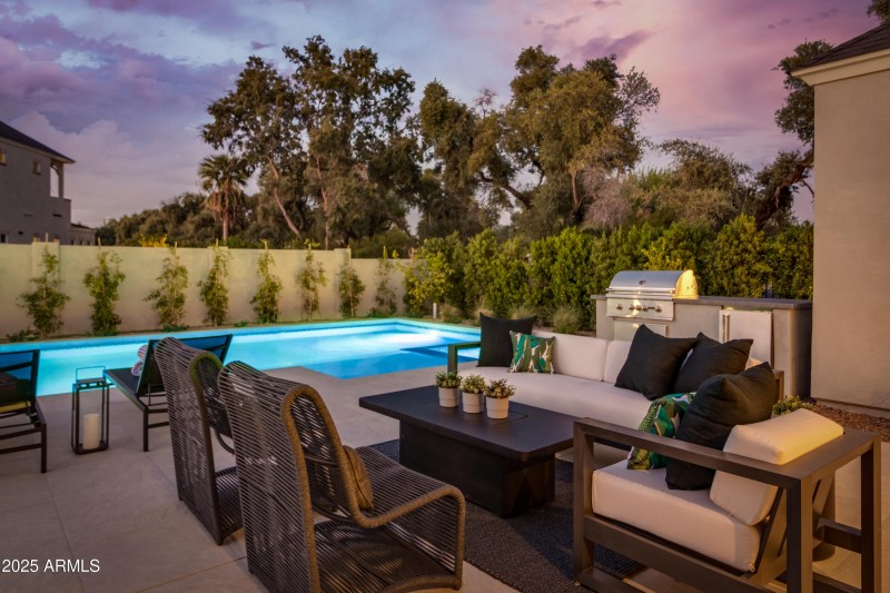 10 W Frier Dr (40).jpg-FULL