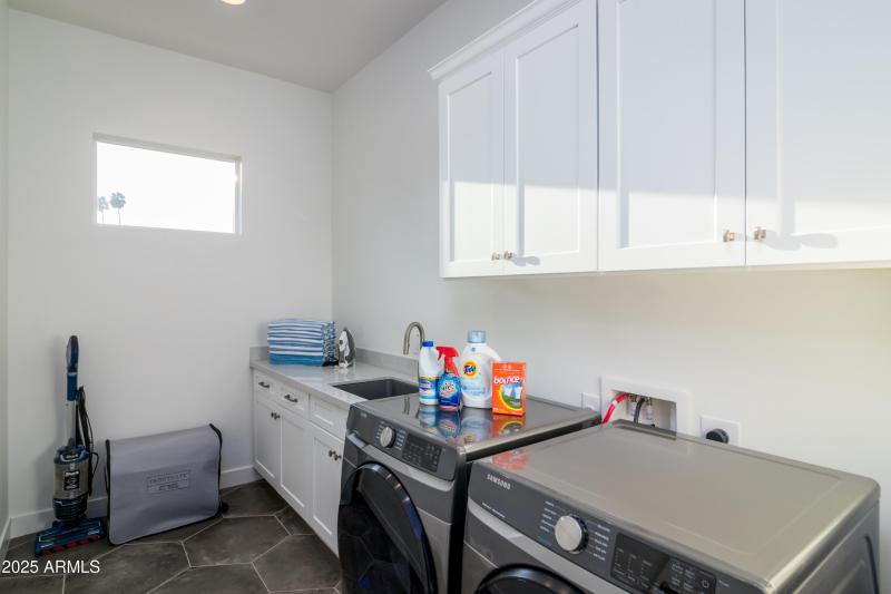 10 W Frier Dr (42).jpg-FULL