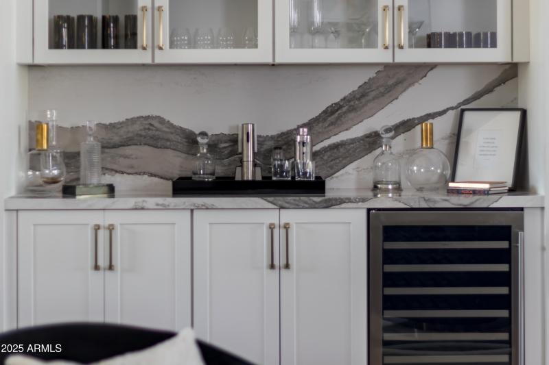 10 W Frier Dr (44).jpg-FULL