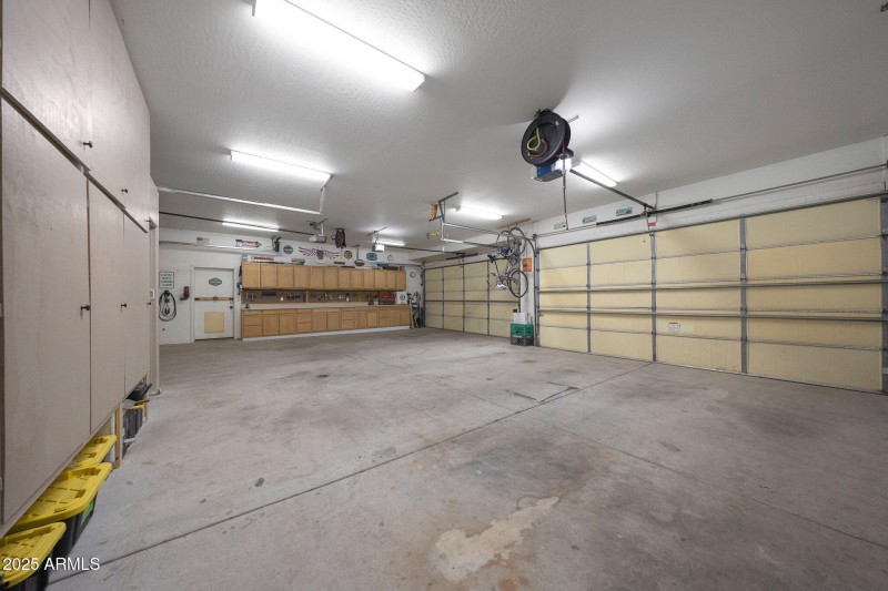 13-12804 W George Ave_garage