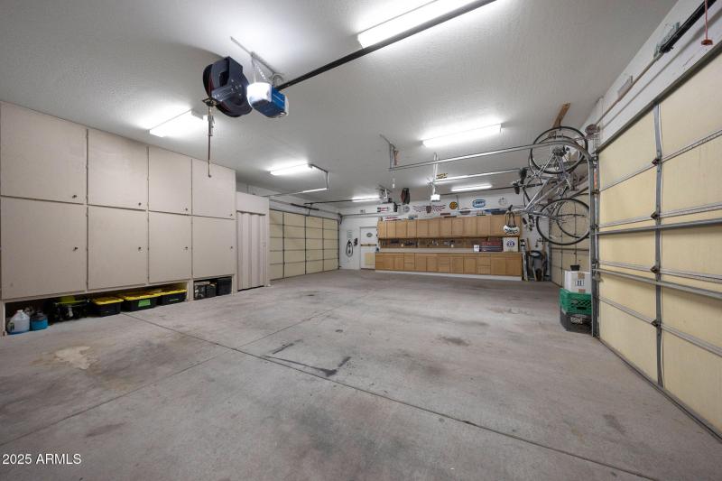 14-12804 W George Ave_garage2