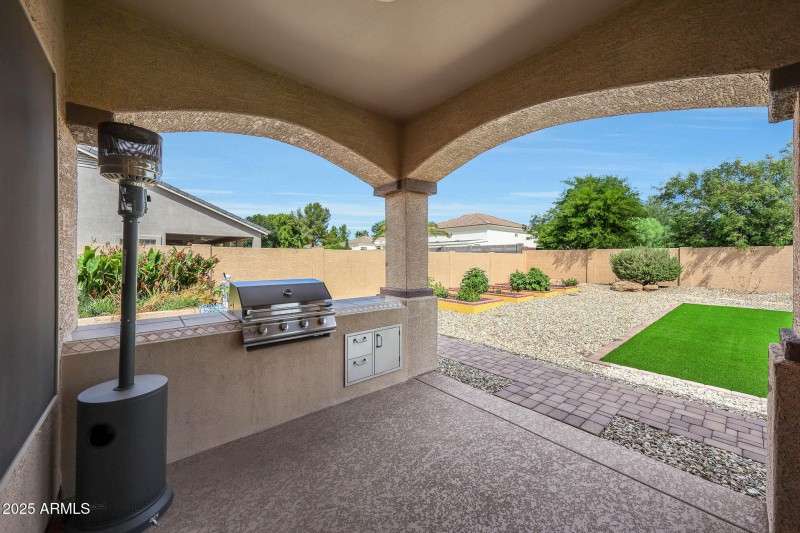 18a-12804 W George Ave_built in grill