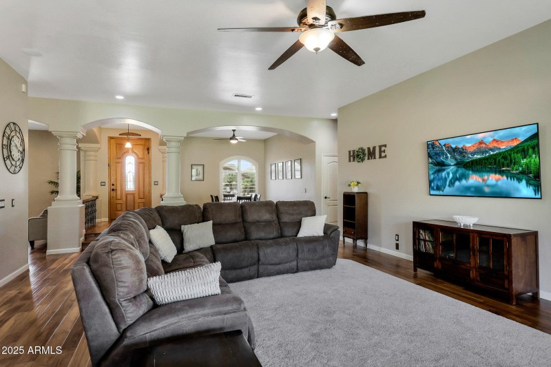 23-12804 W George Ave_Living room3