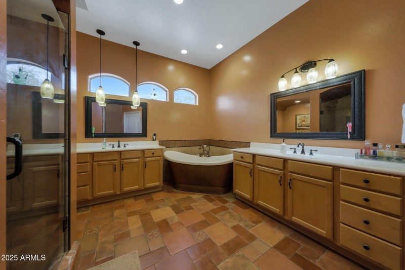 27-12804 W George Ave_Main bath