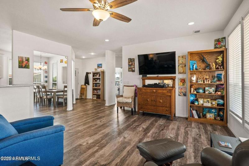 1054 Crenshaw AVE 200