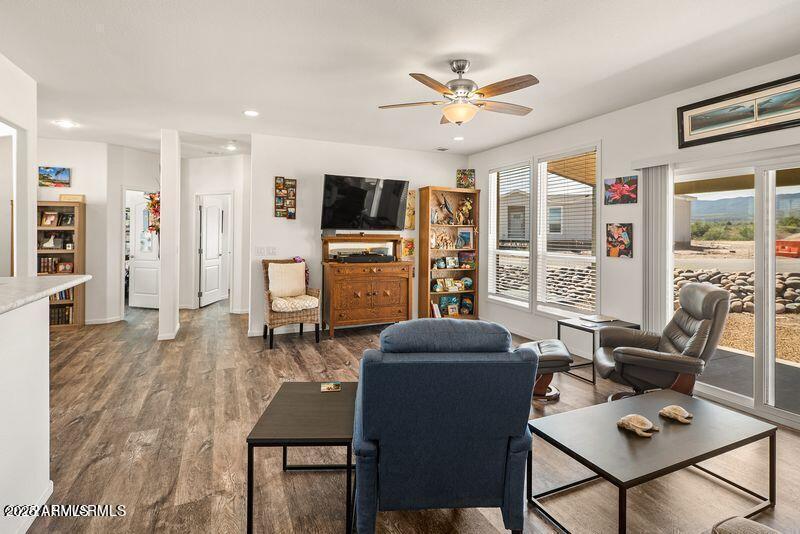 1054 Crenshaw AVE 200