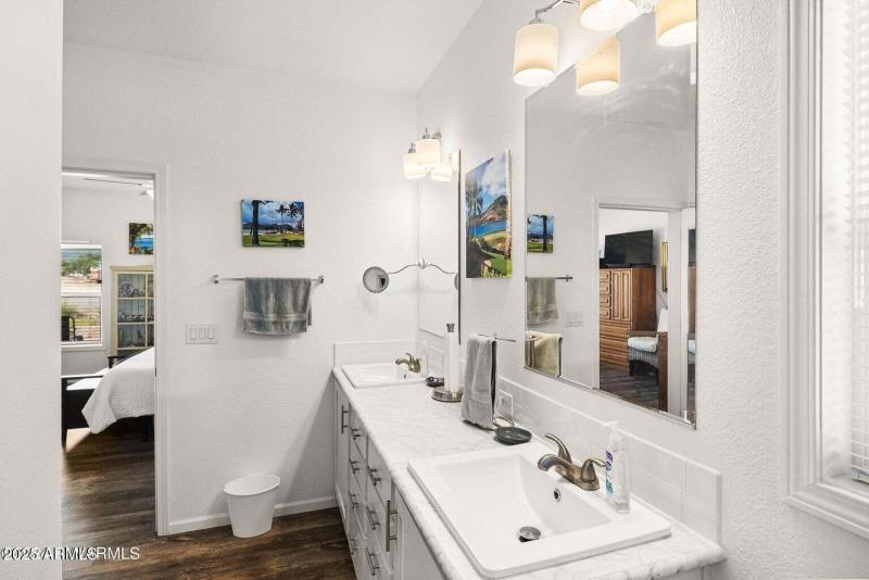 1054 Crenshaw AVE 200