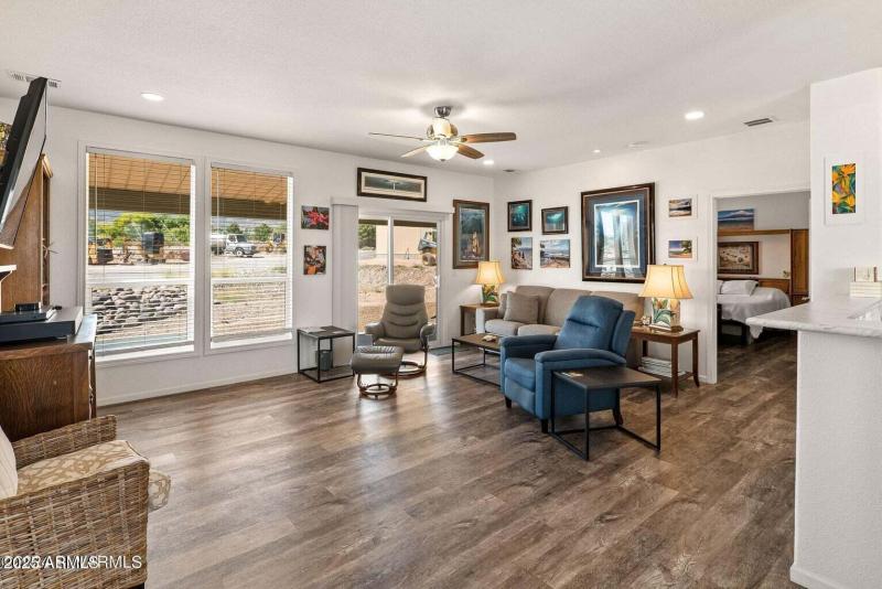 1054 Crenshaw AVE 200