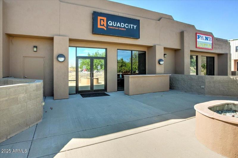 Unit B Frontage Rd courtyard