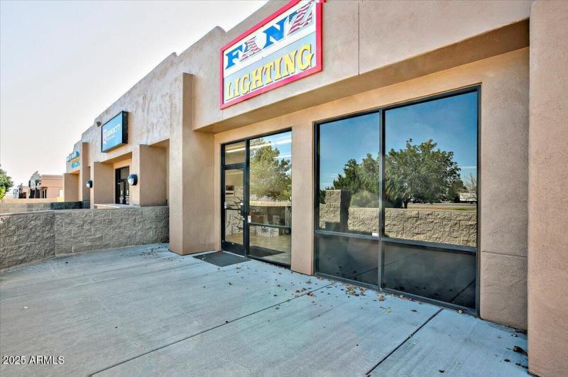 Unit A Frontage rd courtyard