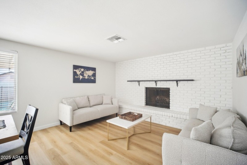 6-web-or-mls-W Karen Lee Ln-006