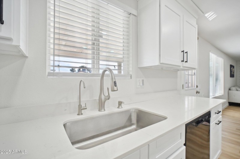 14-web-or-mls-W Karen Lee Ln-014