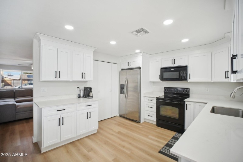 15-web-or-mls-W Karen Lee Ln-015