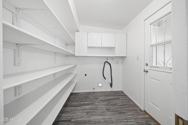 Interior - 1517 Cushman Dr-22