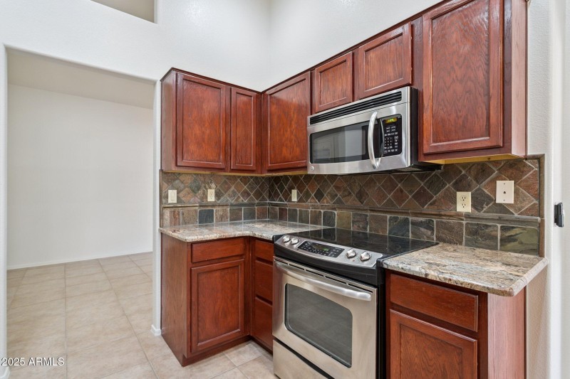 13-web-or-mls-8942-w-sequoia-dr