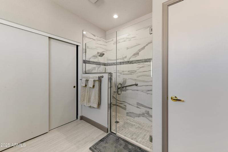Frameless Shower with Tile Detail