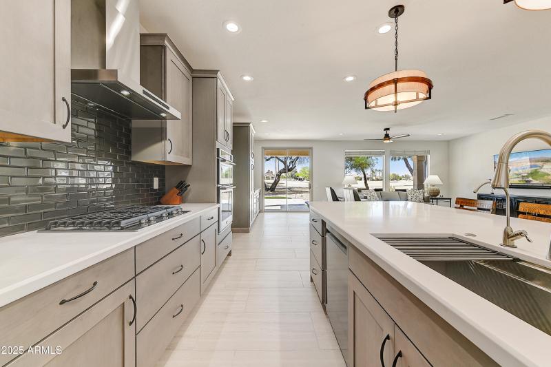 Modern Cooktop & Custom Backsplash