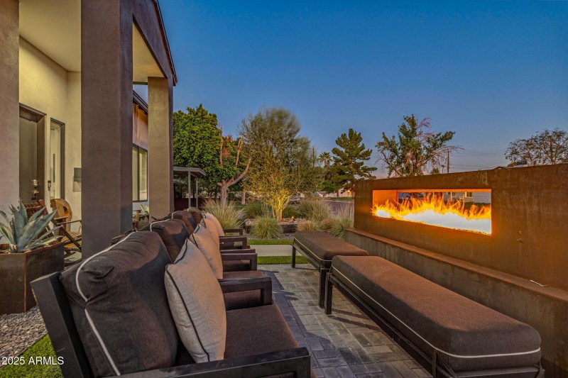 82-web-or-mls-Front Twilight-18