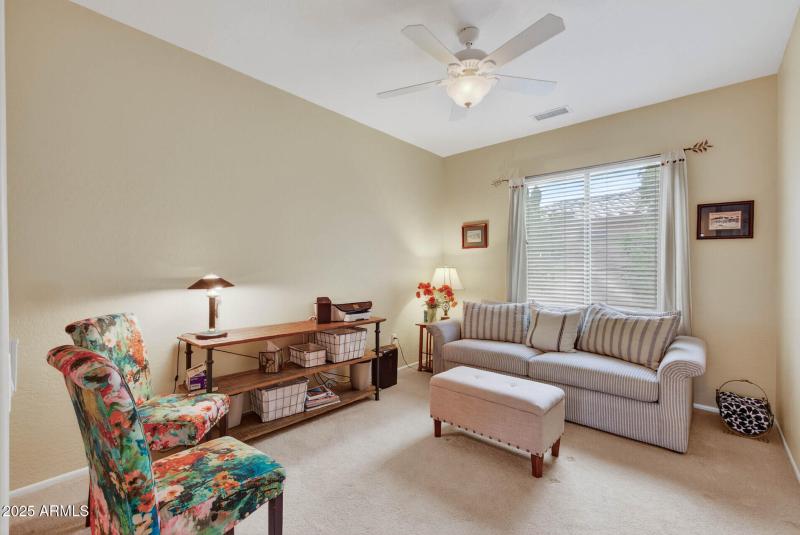 Den / Extra Sleep Area