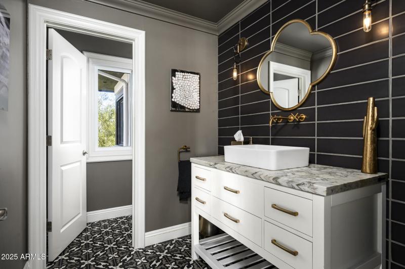 3977 E Paradise View Dr-34