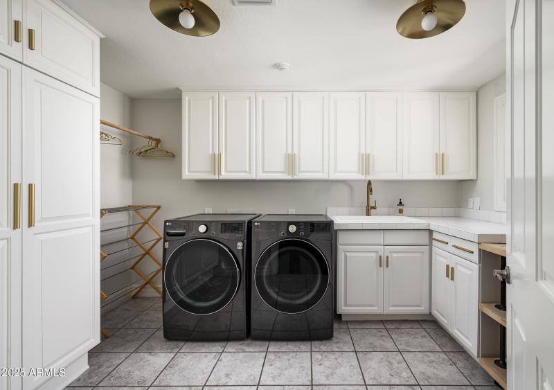 3977 E Paradise View Dr-35