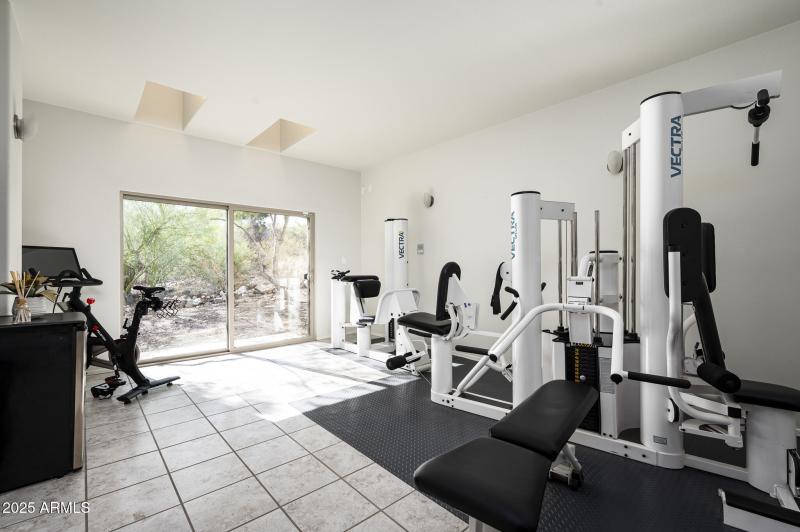 3977 E Paradise View Dr-47