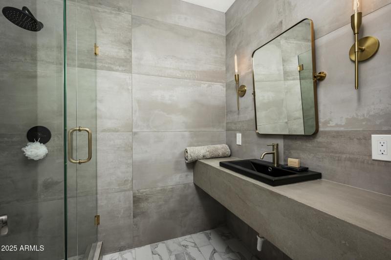 3977 E Paradise View Dr-49