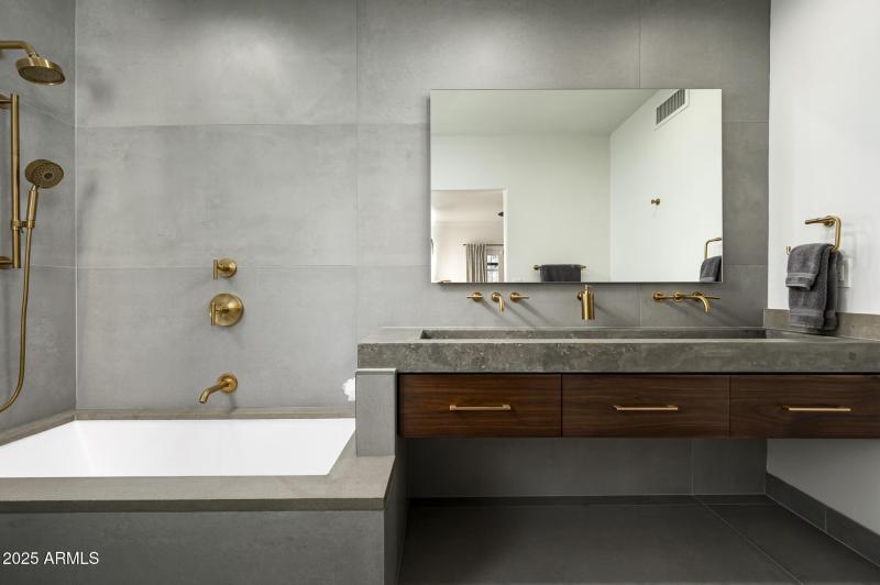 3977 E Paradise View Dr-51