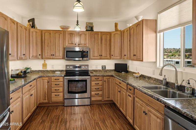 JL_7375SlidingStopLane-interiors-05