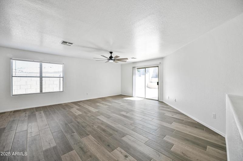 8-225EGS-ocupix-9-10