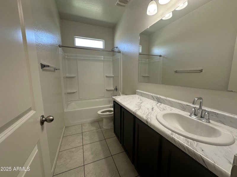 Palo Cedro - Guest Bathroom