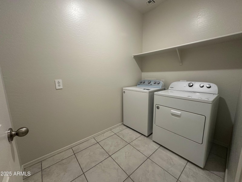 Palo Cedro - Laundry Room