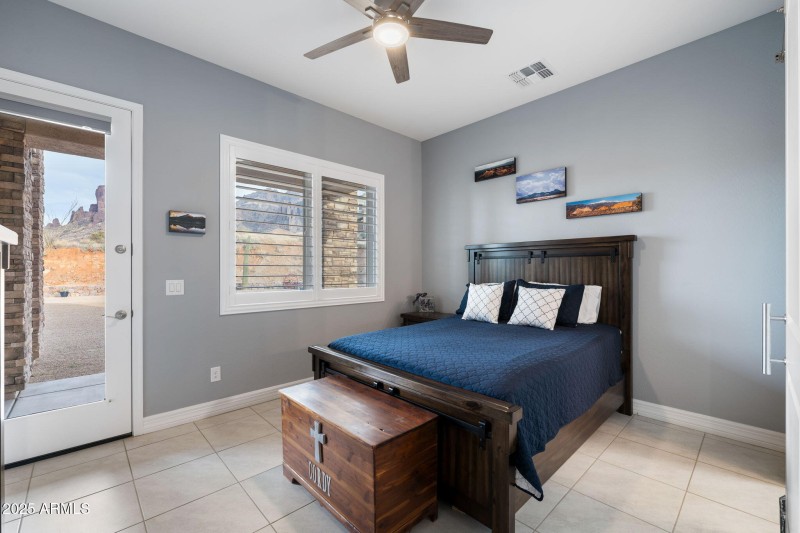 039__3350 N Val Vista Rd